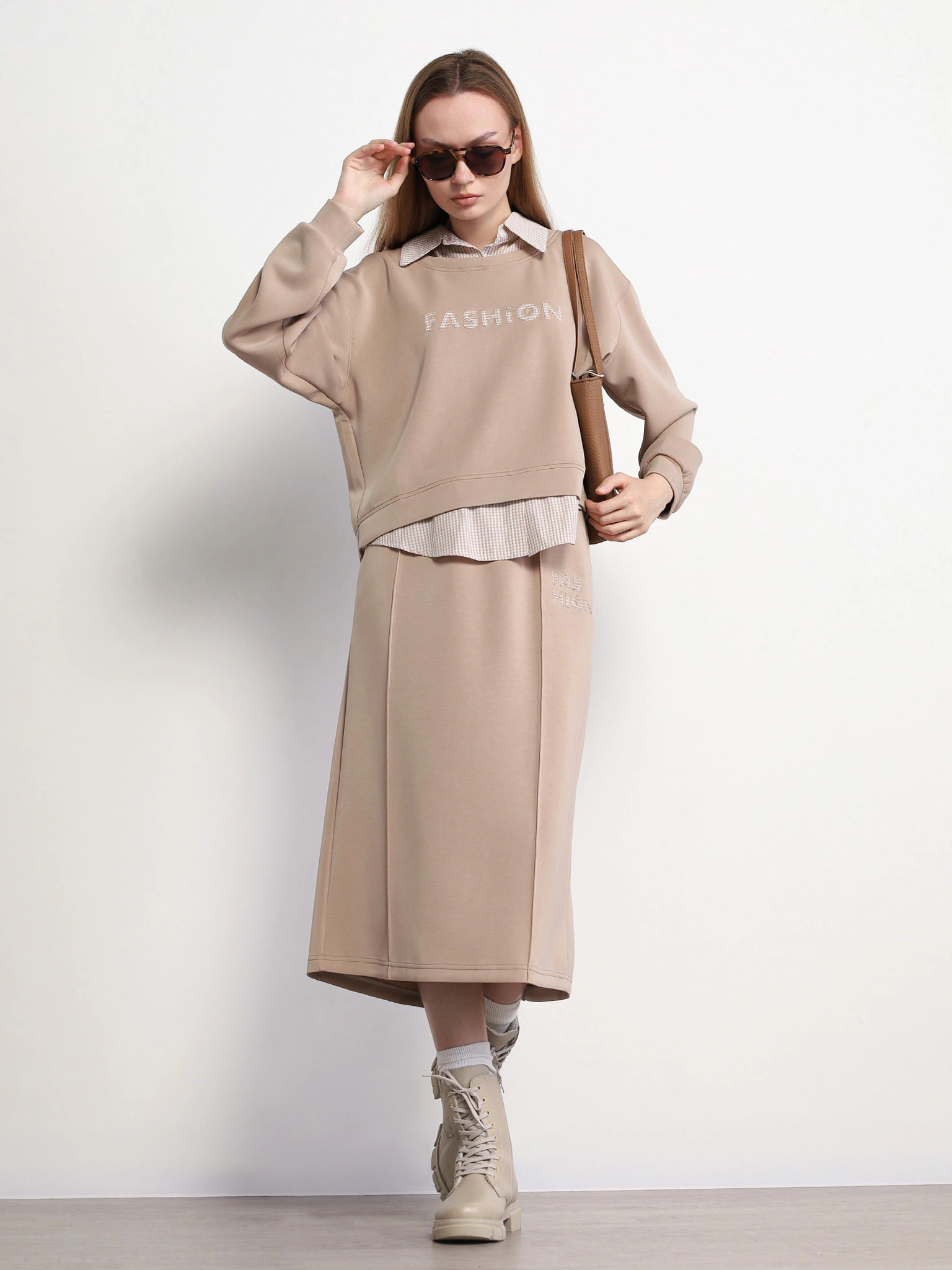 Юбка трикотажная бежевого цвета с эластичным поясом